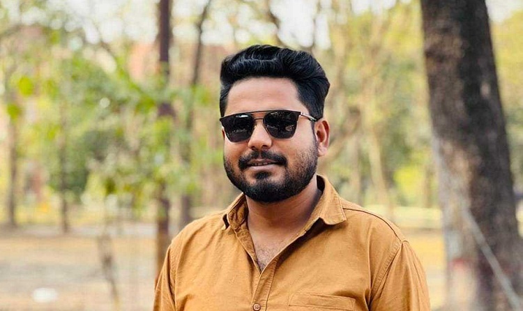 জাবির আবাসিক হলে স্বামীকে আটকে রেখে স্ত্রীকে ধর্ষণ করে ছাত্রলীগ নেতা