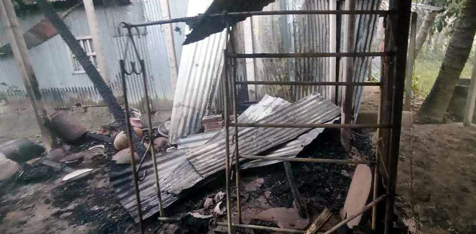 কাজিপুরে আগুনে পুড়ে বৃদ্ধভিক্ষুকের মৃত্যু