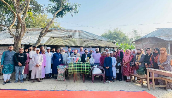 এতিম শিশুদের মাঝে ইবির বুনন’র খাদ্য সামগ্রী বিতরণ 