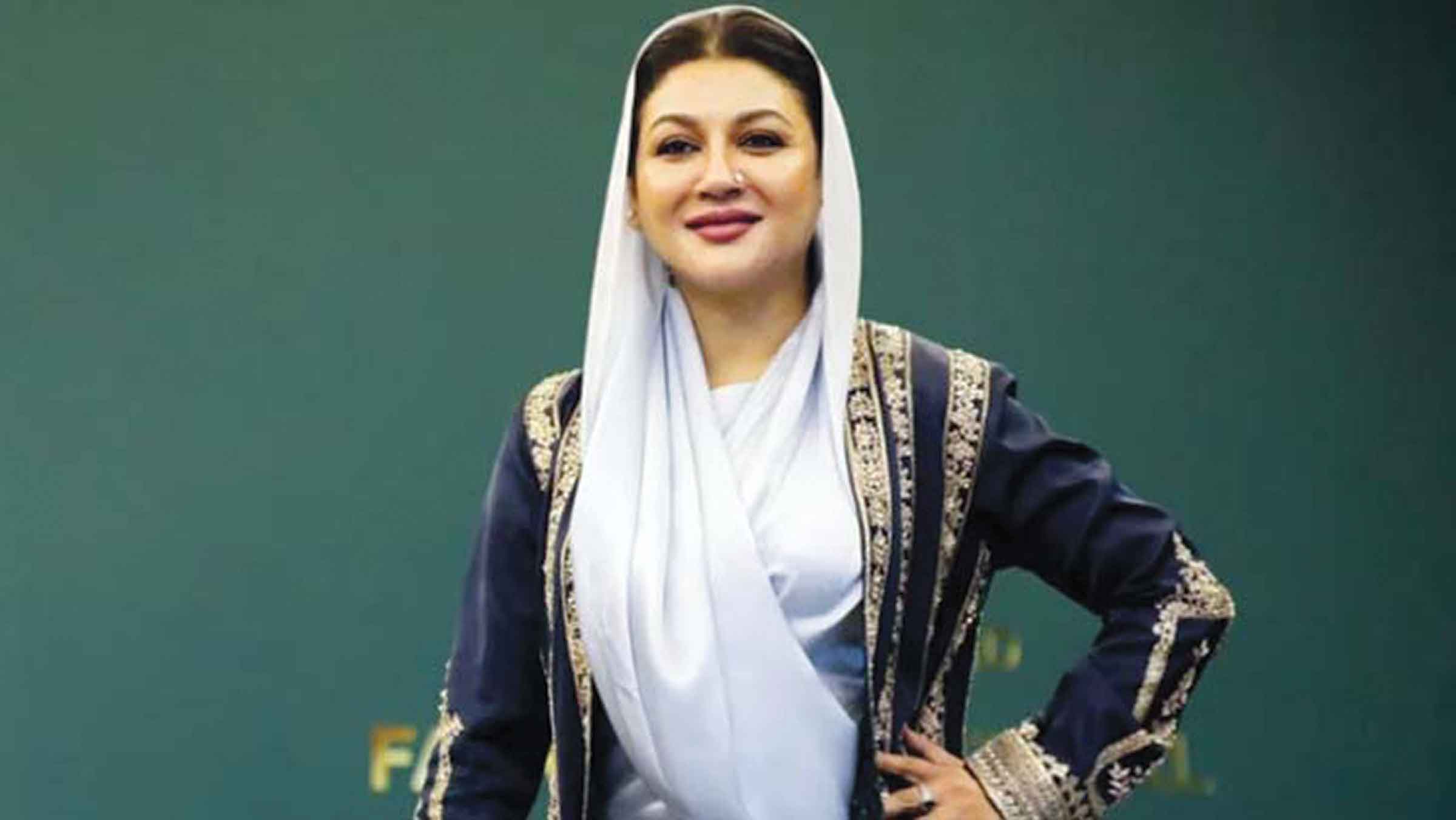 ইরানের ধর্মীয় পোশাকে জয়া আহসান