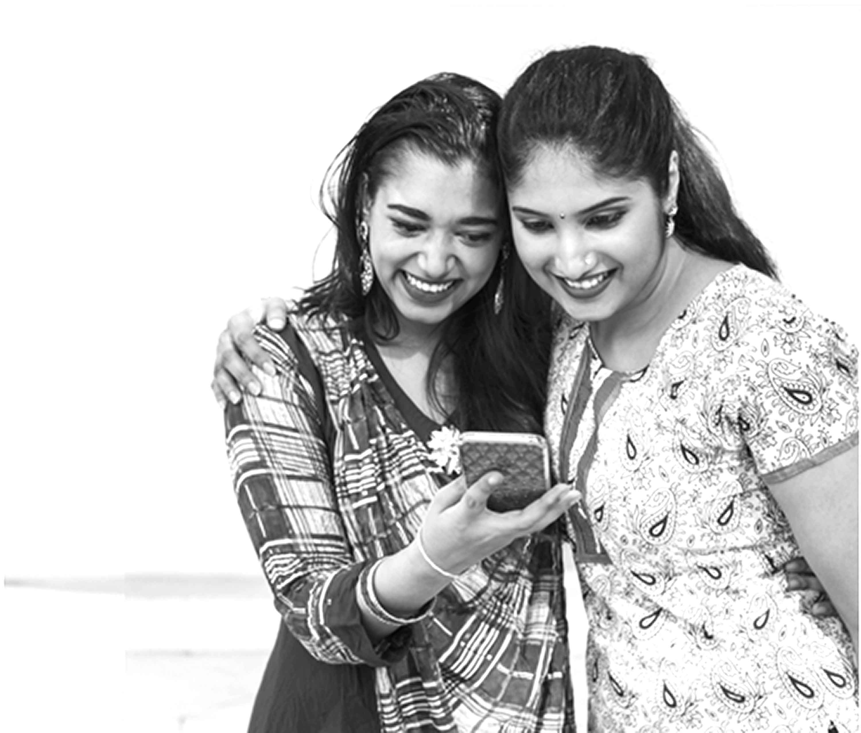 সাইবার প্রতারণার শিকার হচ্ছেন নারীরা