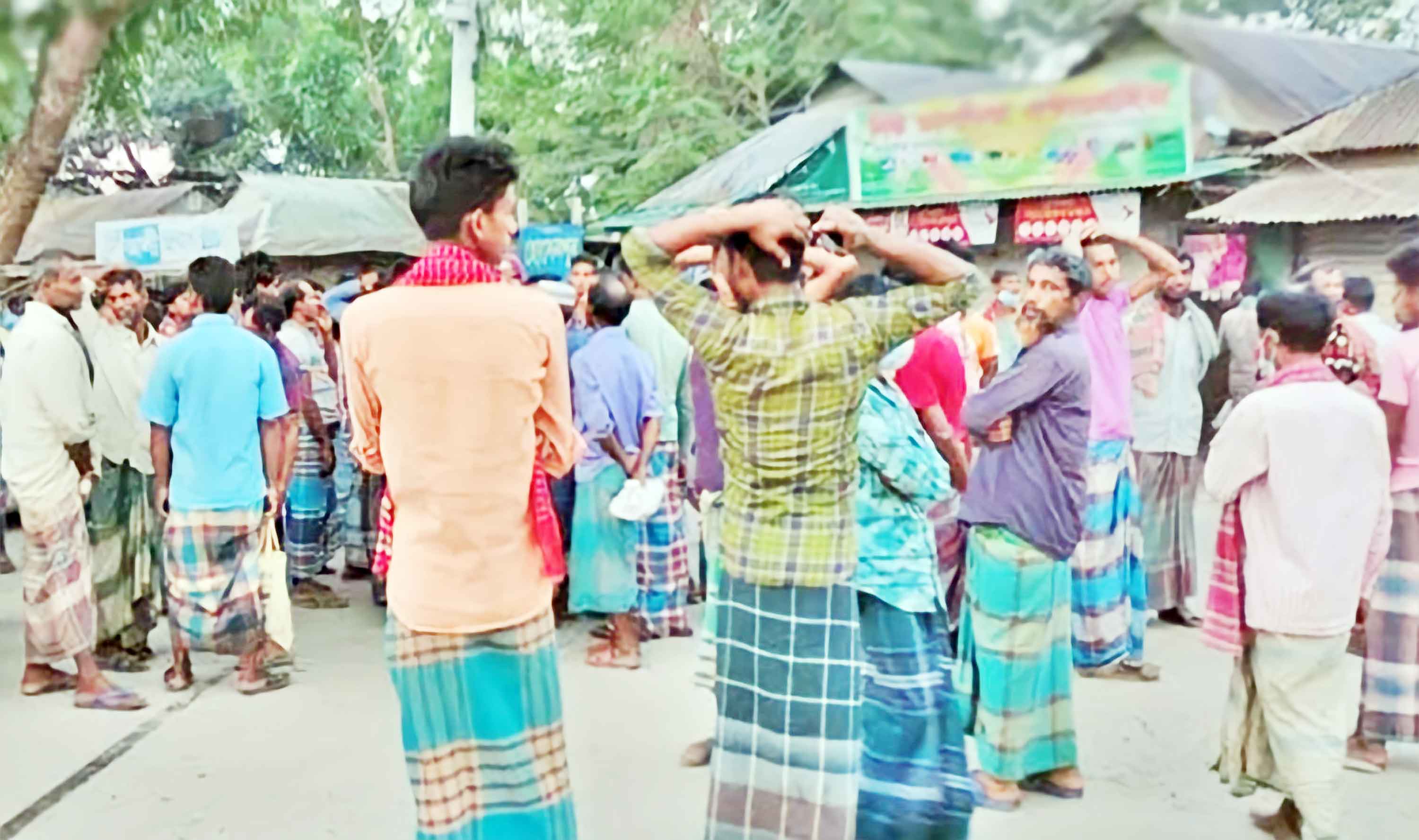 শ্রম বিকিকিনির হাট 'কুড়িঘাট মোড়'