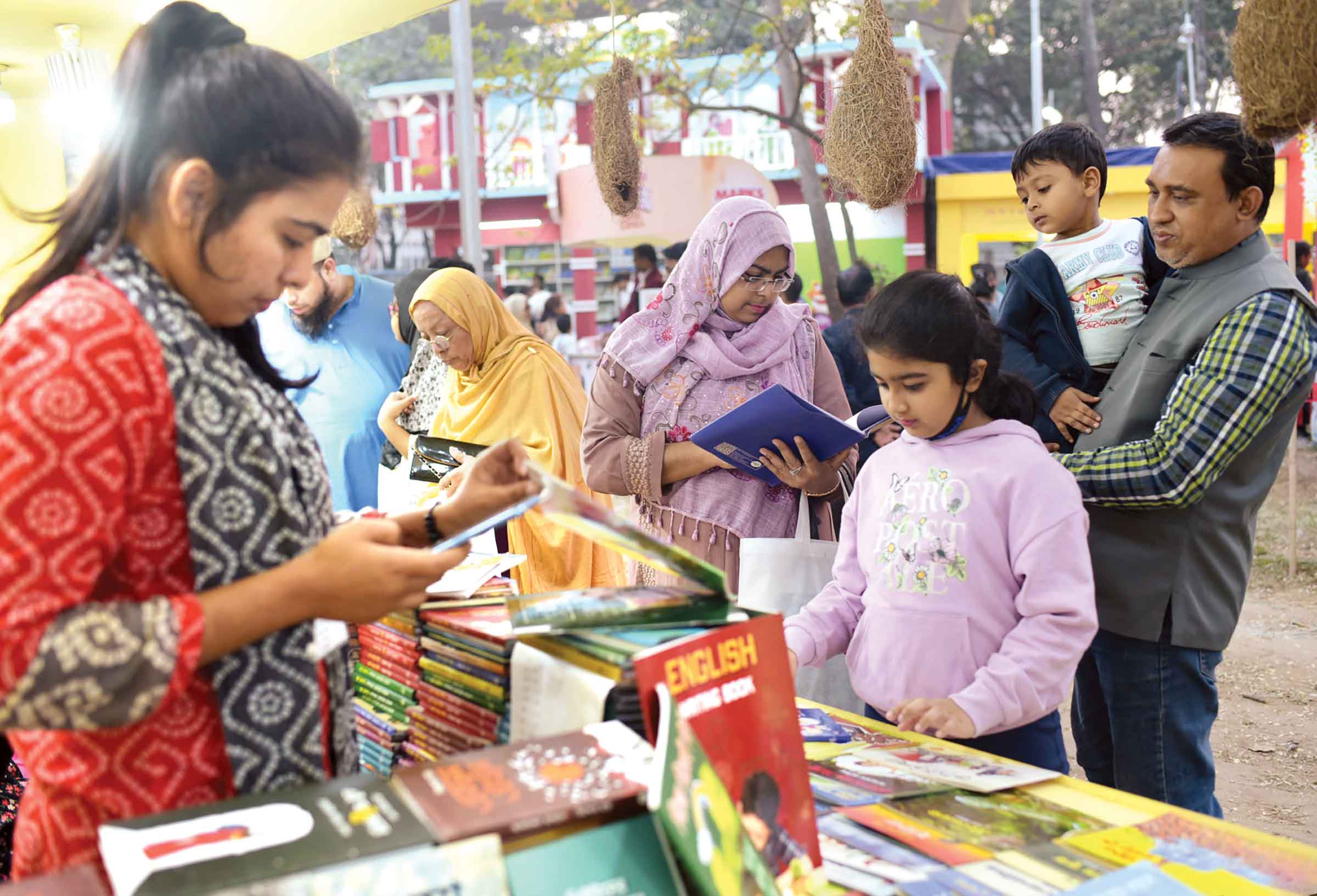 ছিমছাম মেলায় বাড়ছে ভিড়