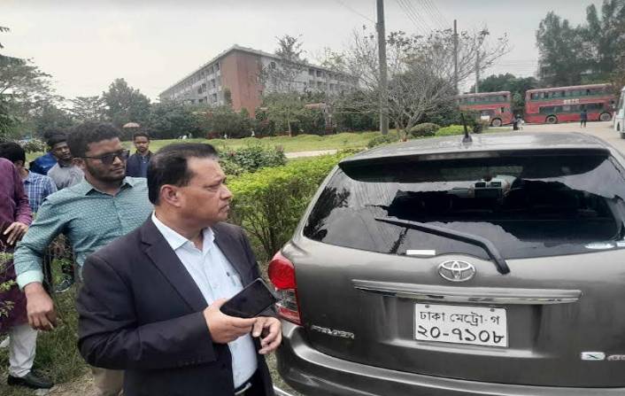যবিপ্রবির অধ্যাপকের গাড়ি ভাংচুর