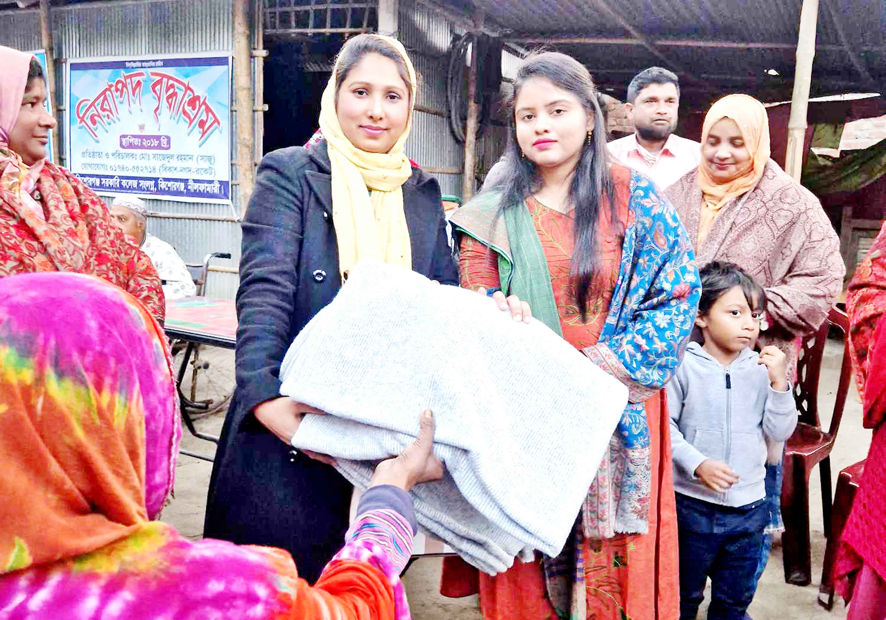কিশোরগঞ্জে বৃদ্ধাশ্রমে বসবাসরত মা-বাবার পাশে লেডিস ক্লাব