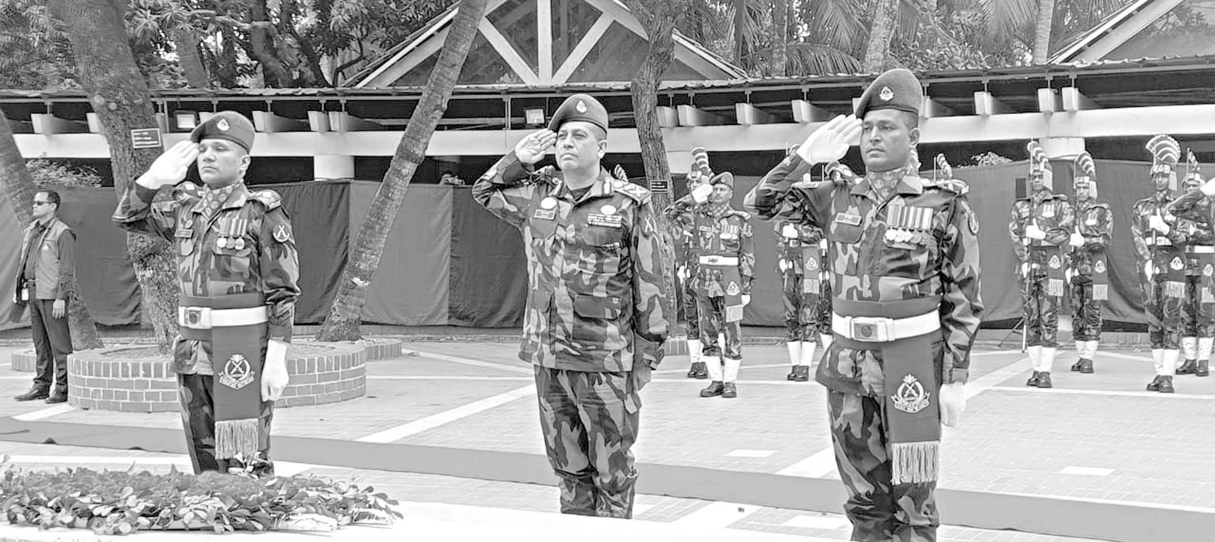 ৮৫,৬০০ টাকা ও ৩৬টি হারানো মোবাইল সেট উদ্ধার