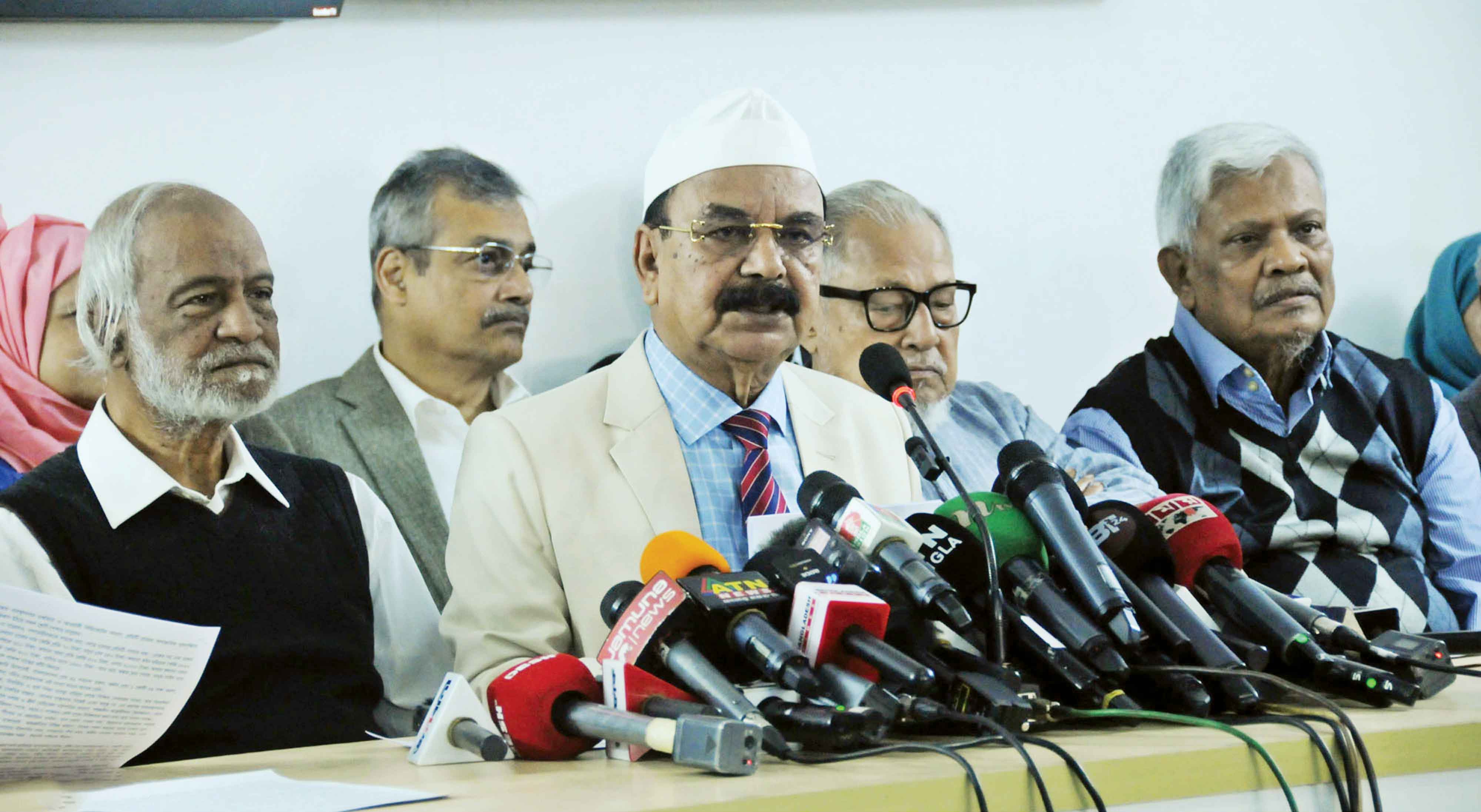 এখন ক্রসফায়ারের মুখে দেশ