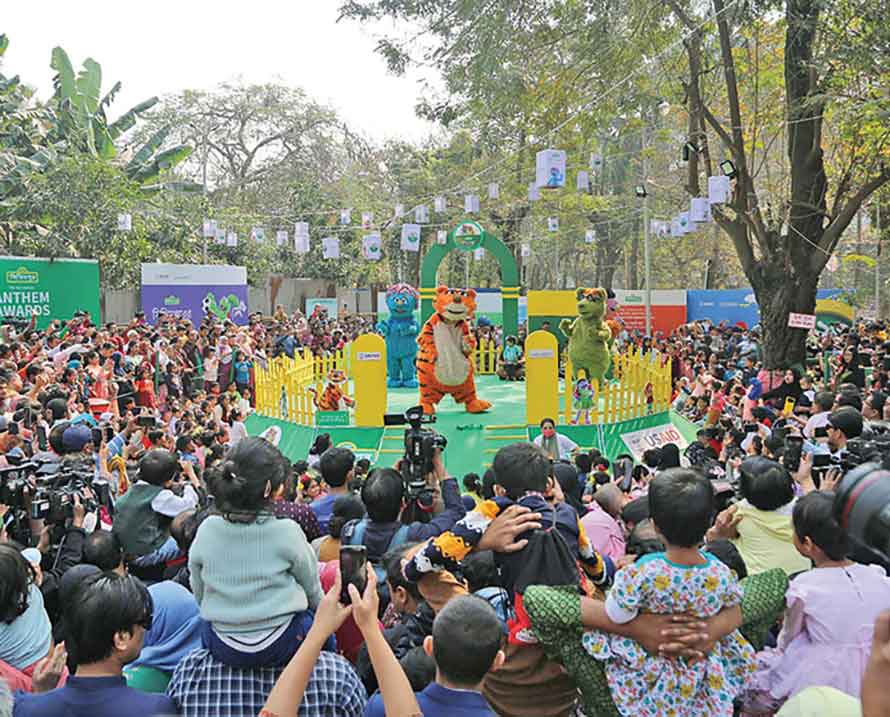 শিশুদের কলতানে মুখর মেলা