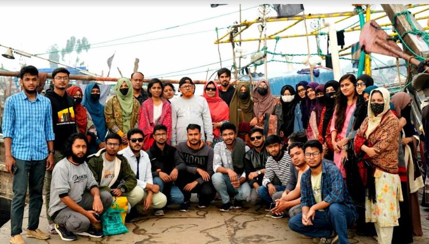 সাগরকন্যার বুকে সনদধারী জেলেদের ভ্রমণ বৃত্তান্ত