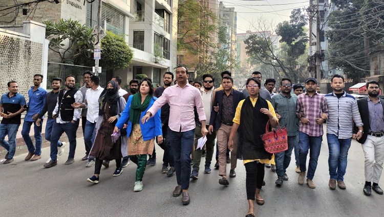 রাজধানীতে ছাত্রদলের লিফলেট বিতরণ