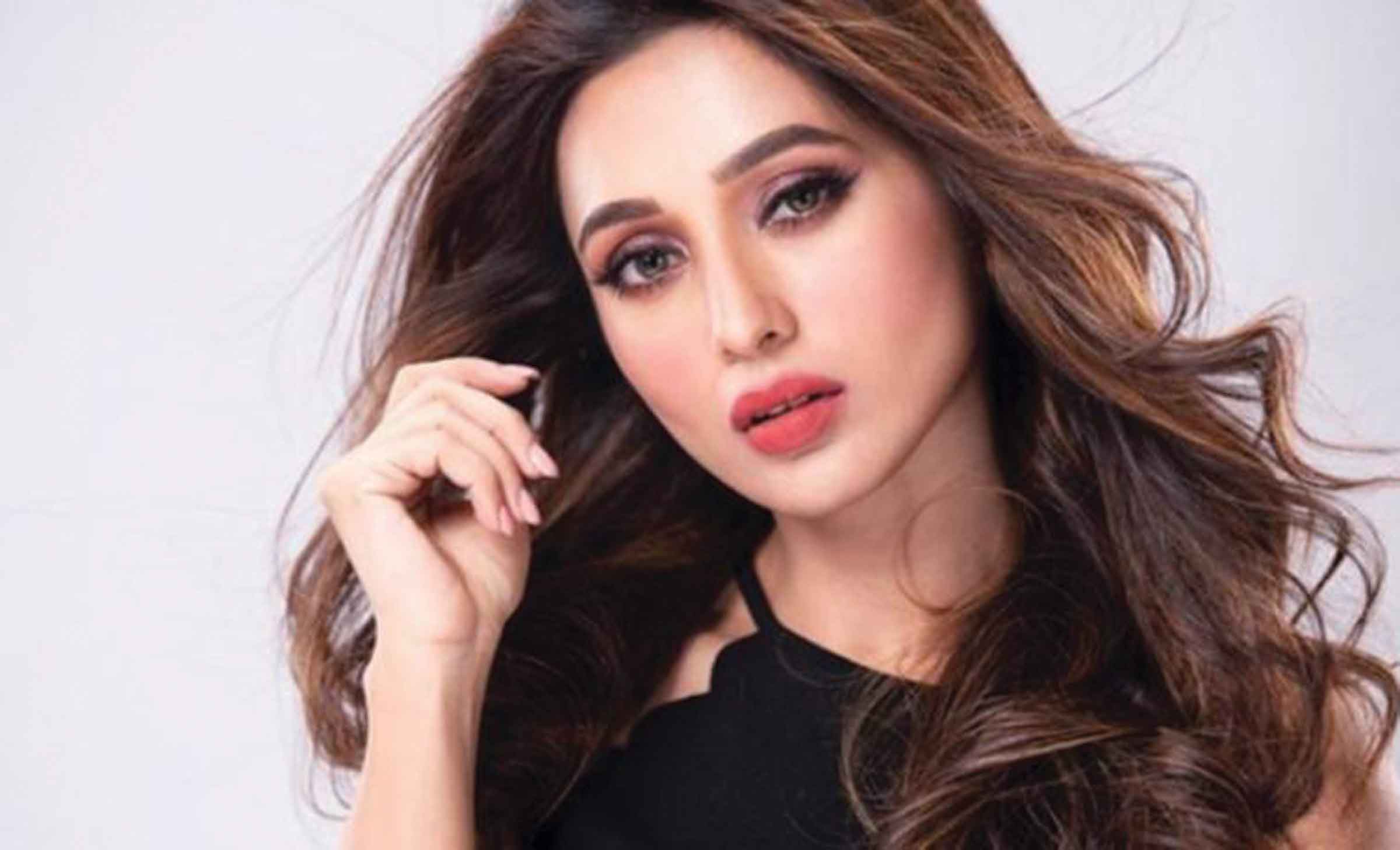 সরকারি পদ ছাড়লেন মিমি