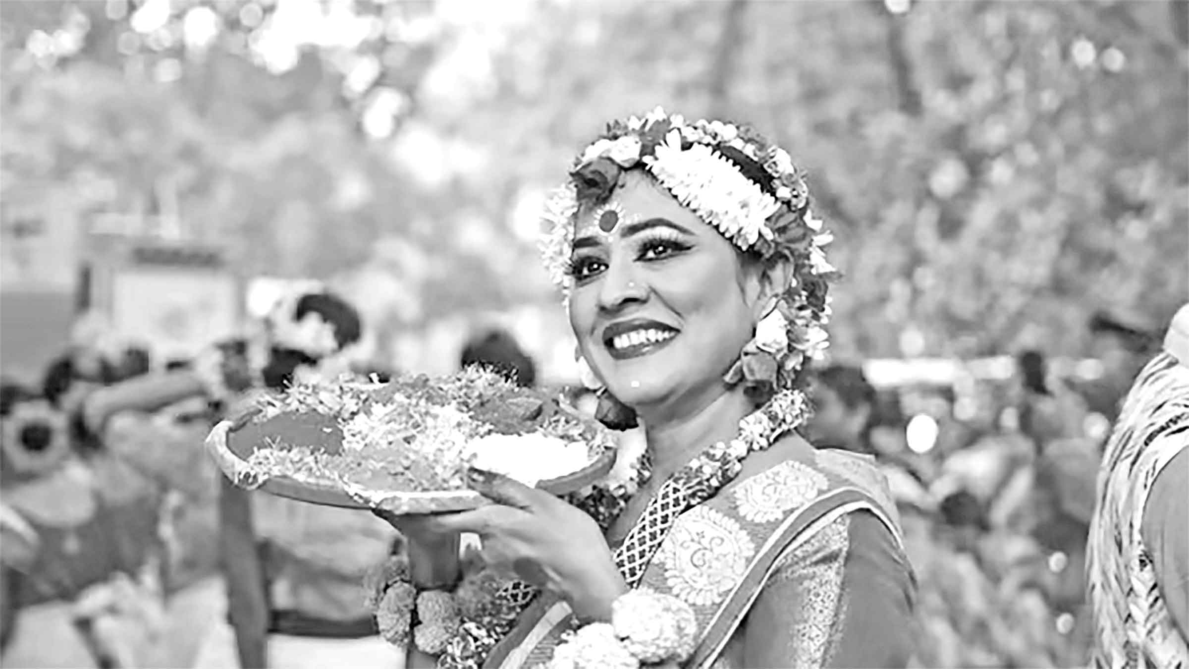 নাচে ও গানে শিল্পীদের বসন্ত বরণ