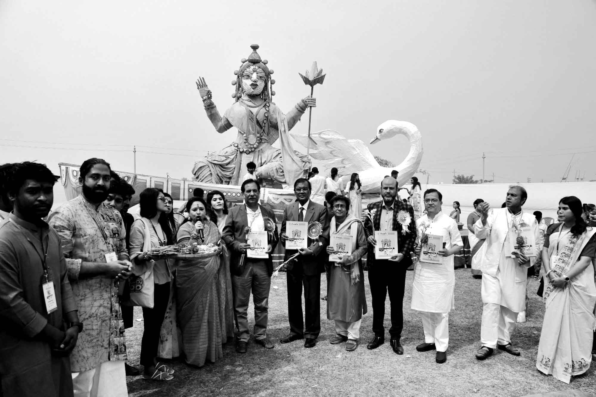 সর্ববৃহৎ প্রতিমা তৈরির মাধ্যমে শান্ত-মারিয়াম ইউনিভার্সিটিতে সরস্বতী পূজা উদযাপন