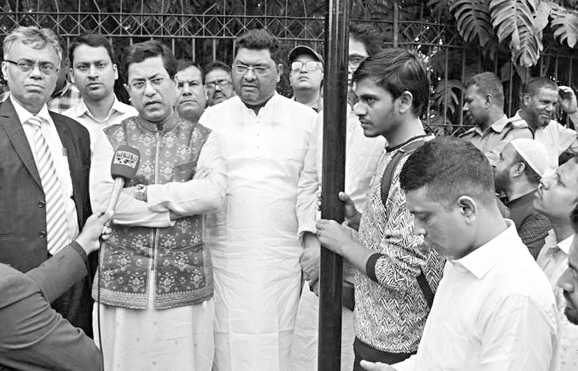 রবীন্দ্র সরোবরের আদলে হবে নজরুল সরোবর :তাপস