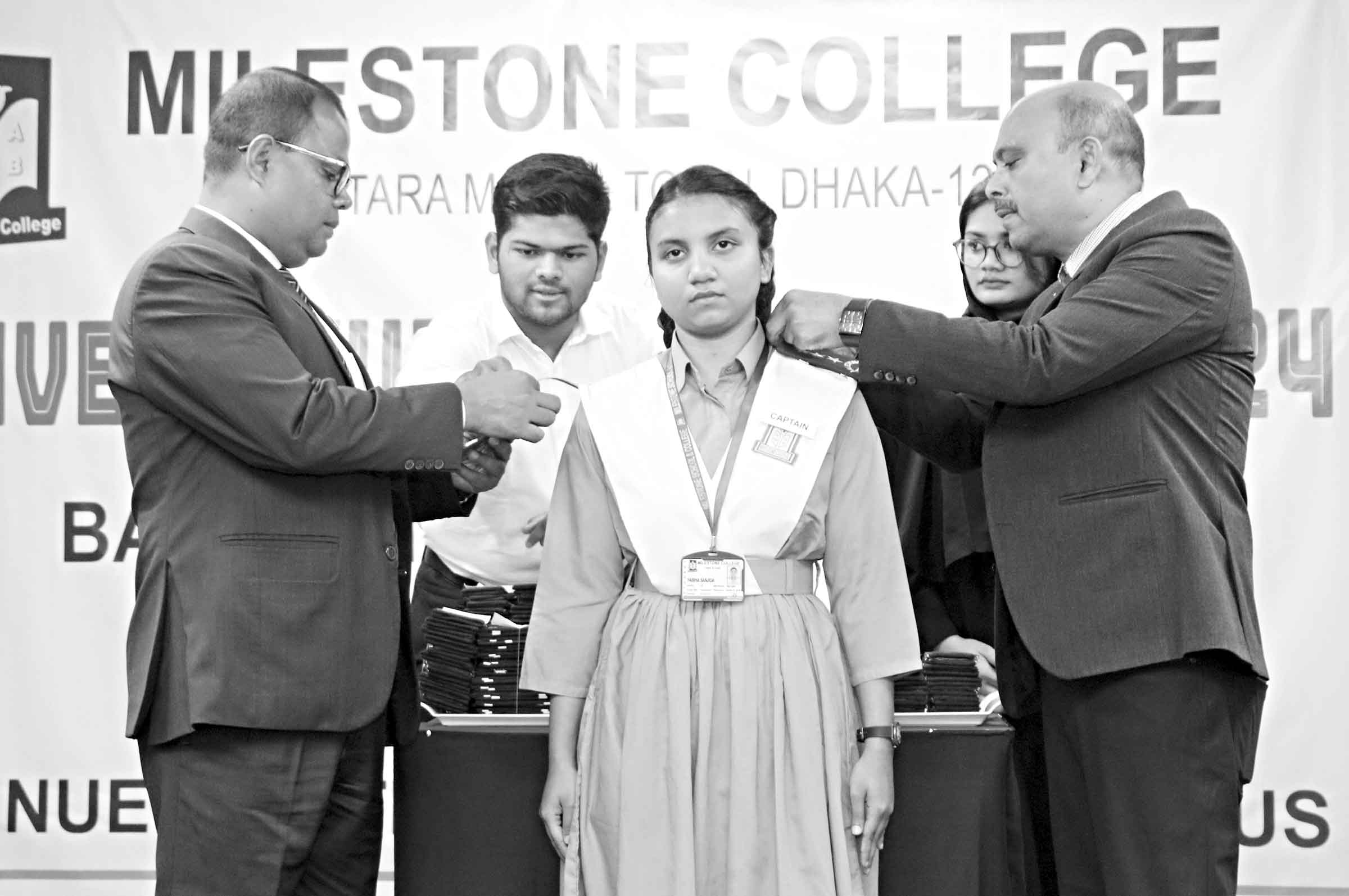 মাইলস্টোন কলেজে ২১তম ব্যাচের ব্যাজ প্রদান অনুষ্ঠিত