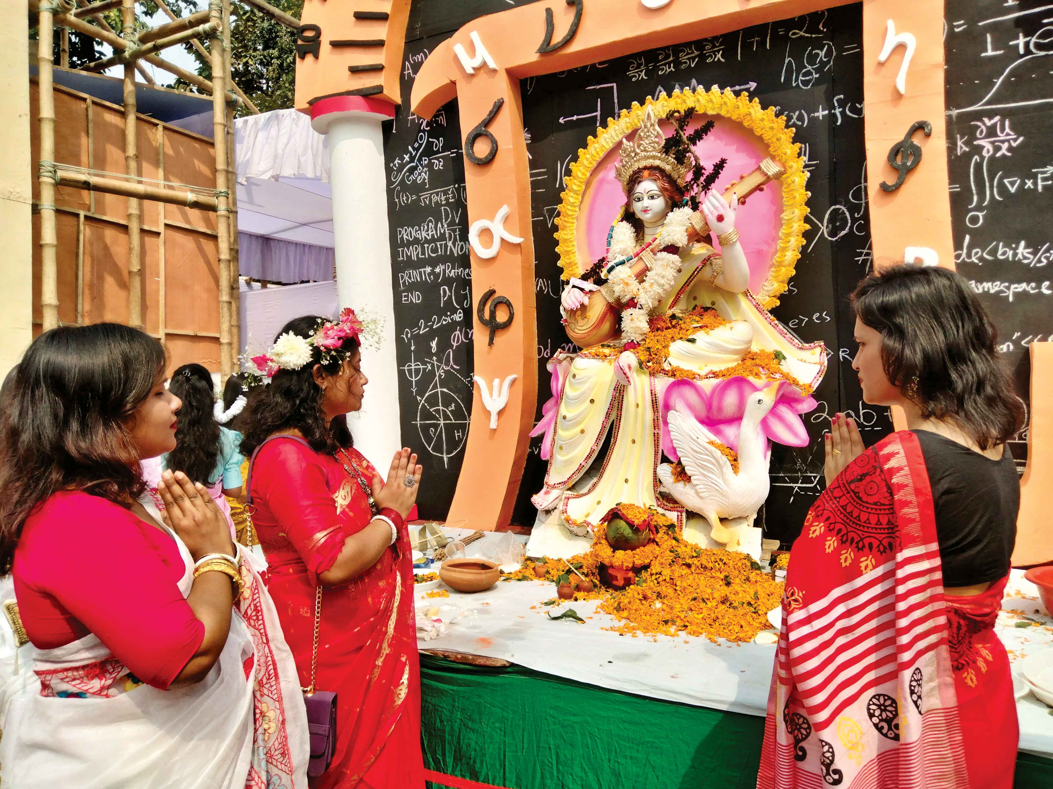 সরস্বতী পূজা উদযাপিত সৃজনশীল ও পরিশীলিত বিদ্যা-বুদ্ধির প্রার্থনা