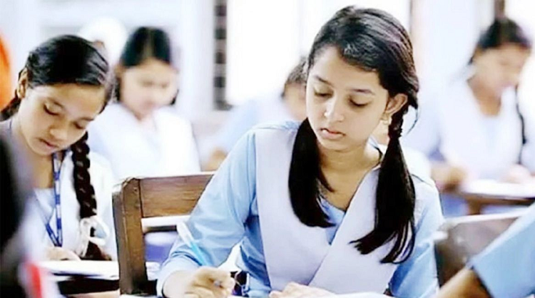 সোয়া ২০ লাখ শিক্ষার্থী বসেছে এসএসসি-সমমানের পরীক্ষায়