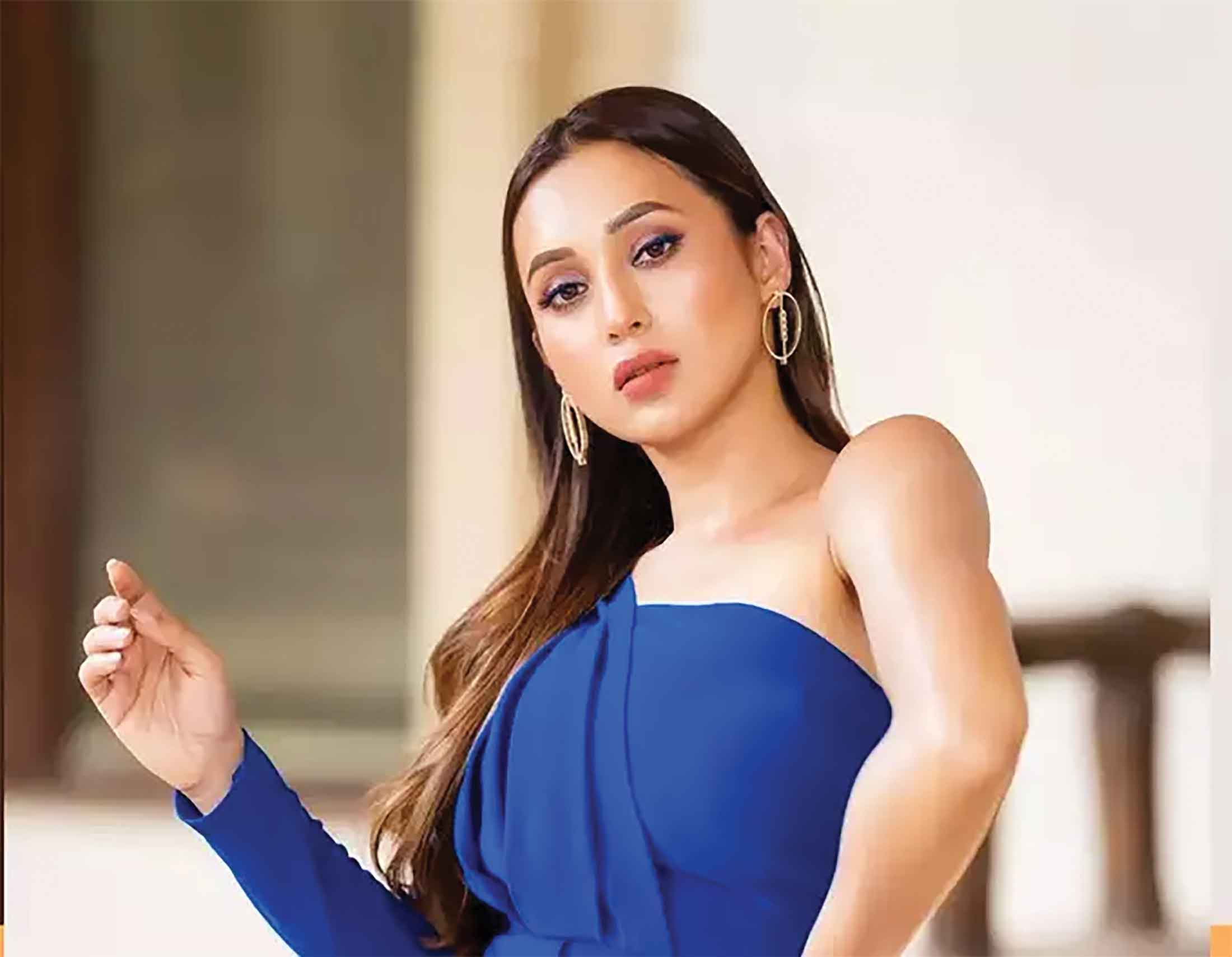 মিমির জন্য উপহার শুভশ্রীর