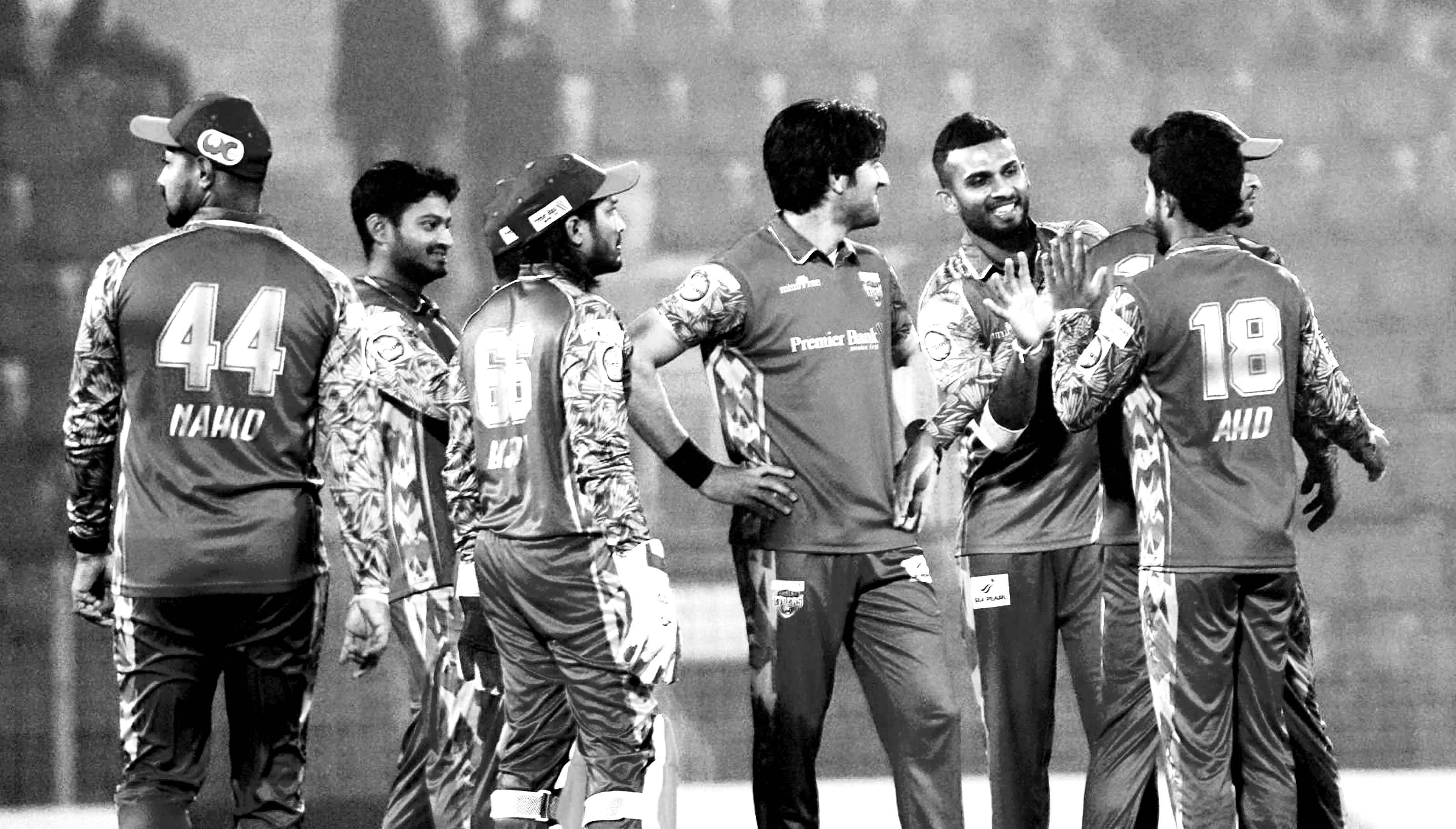 ঢাকাকে হতাশায় ডুবিয়ে ৫ ম্যাচ পর জয়ে ফিরল খুলনা
