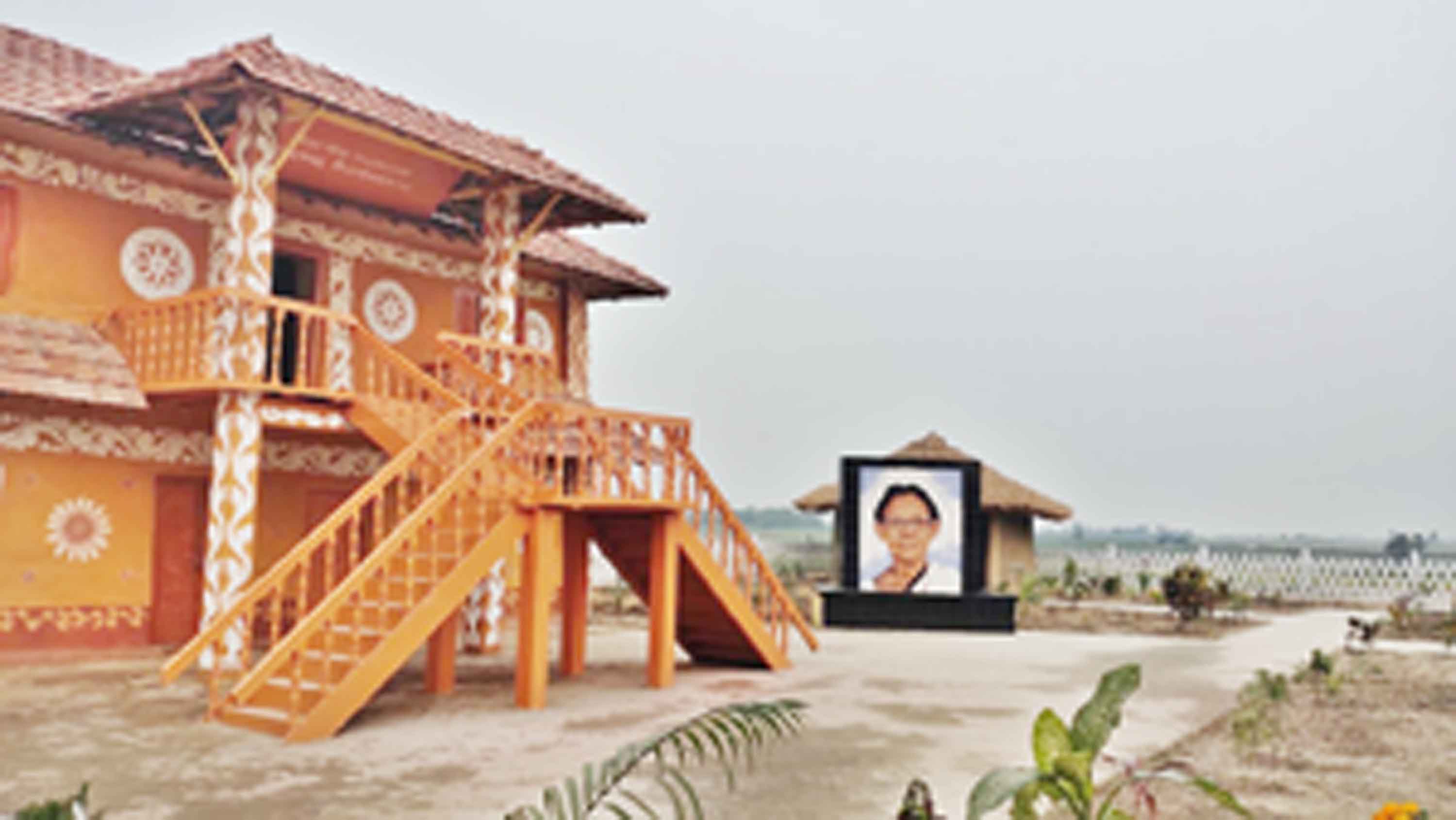 নাচোলে নজর কাড়ছে 'ইলামিত্র সংগ্রহশালা'