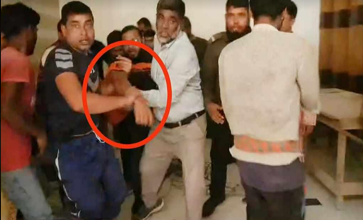 যবিপ্রবিতে ভবনের ছাদ থেকে পড়ে লিফট শ্রমিক আহত, দেওয়াল কেটে উদ্ধার