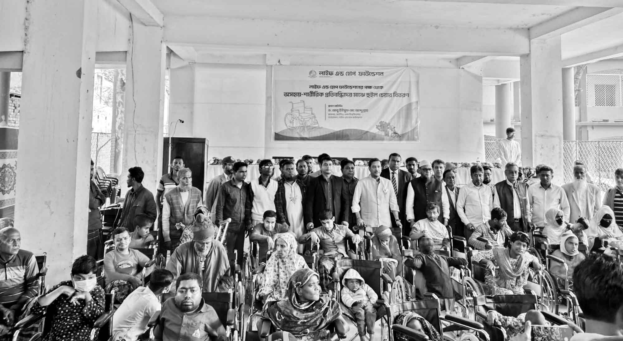 আশাশুনিতে ১২২ প্রতিবন্ধীর মধ্যে হুইলচেয়ার বিতরণ করেন হোপ ফাউন্ডেশনের চেয়ারম্যান