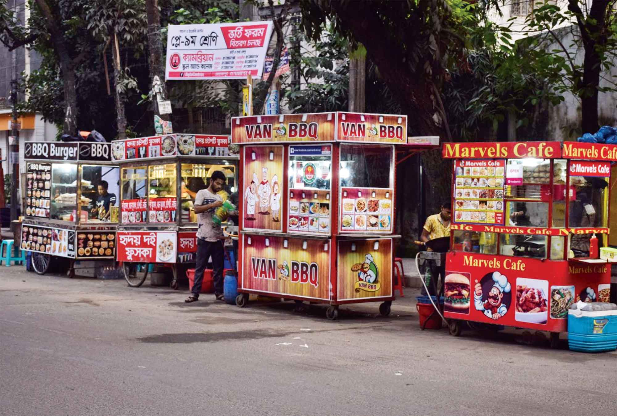 ঢাকার রাস্তা ভাড়া, খাচ্ছে কারা