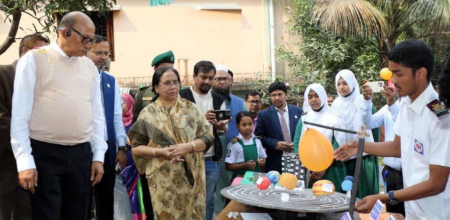 বাউবি ল্যাবরেটরি স্কুলে বিজ্ঞান মেলা-পিঠা উৎসব