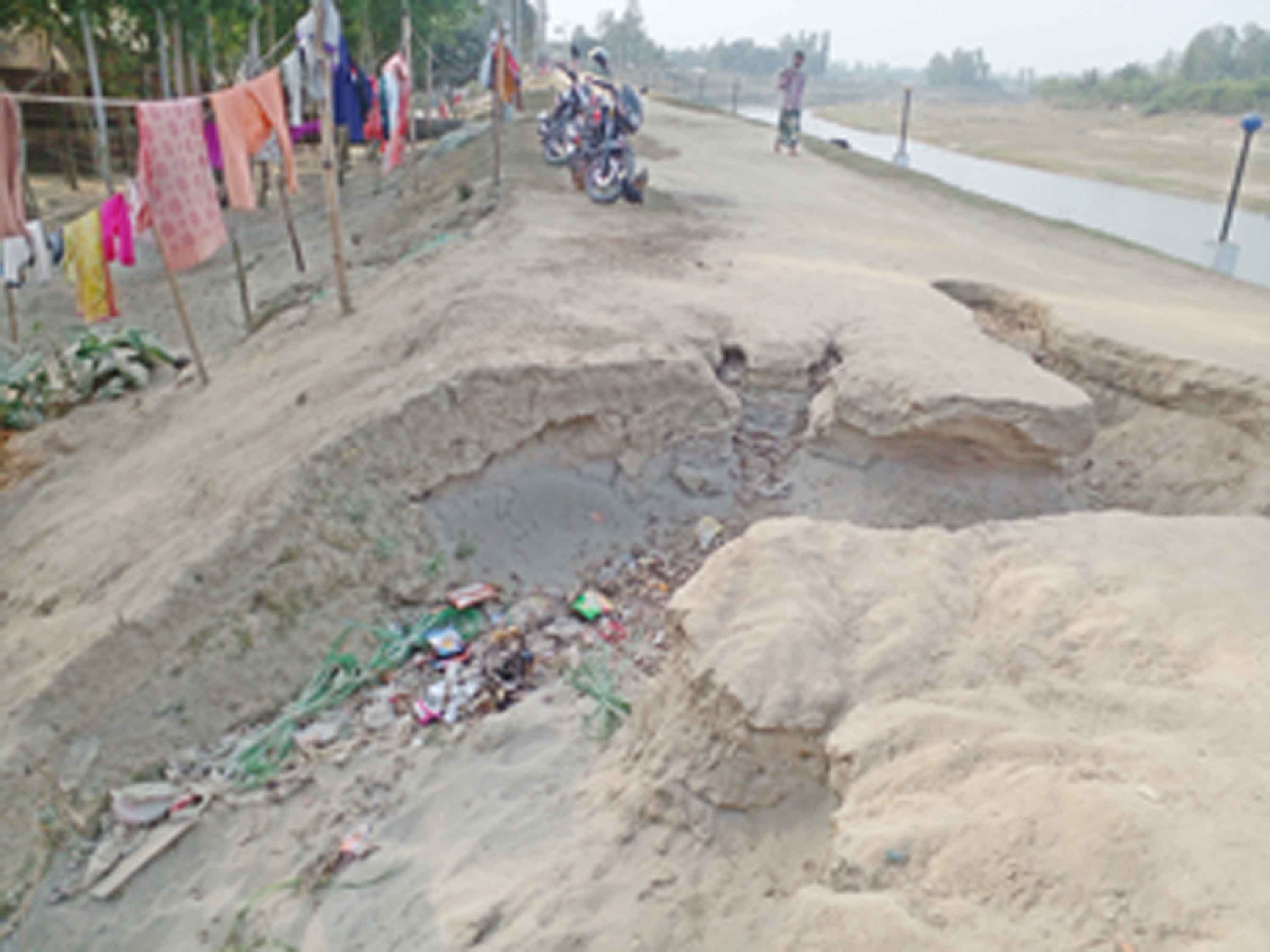 সংস্কারের অভাবে হুমকির মুখে গাইবান্ধা শহর রক্ষা বাঁধ