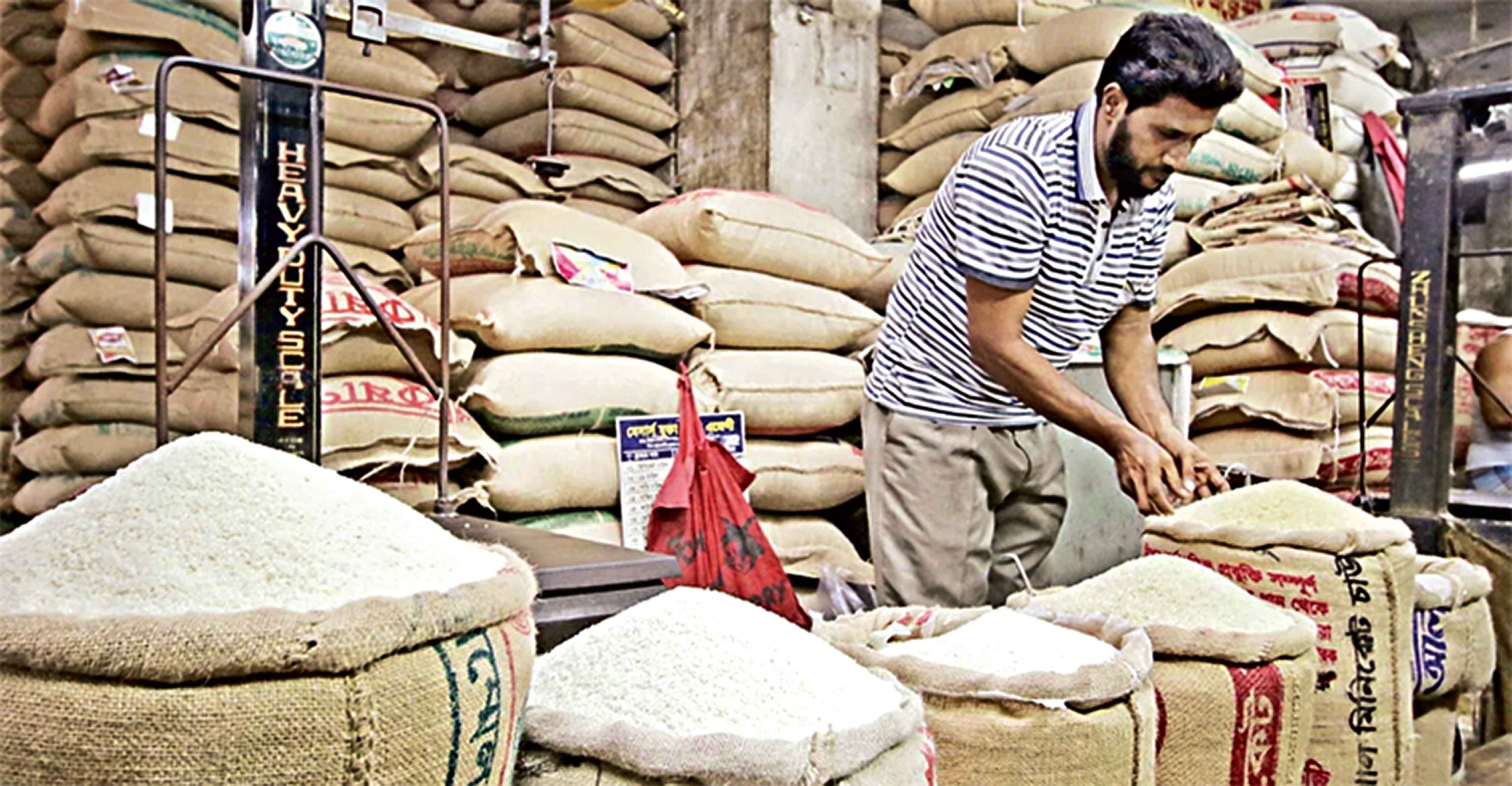 চট্টগ্রামে চাল নিয়ে চালবাজি
