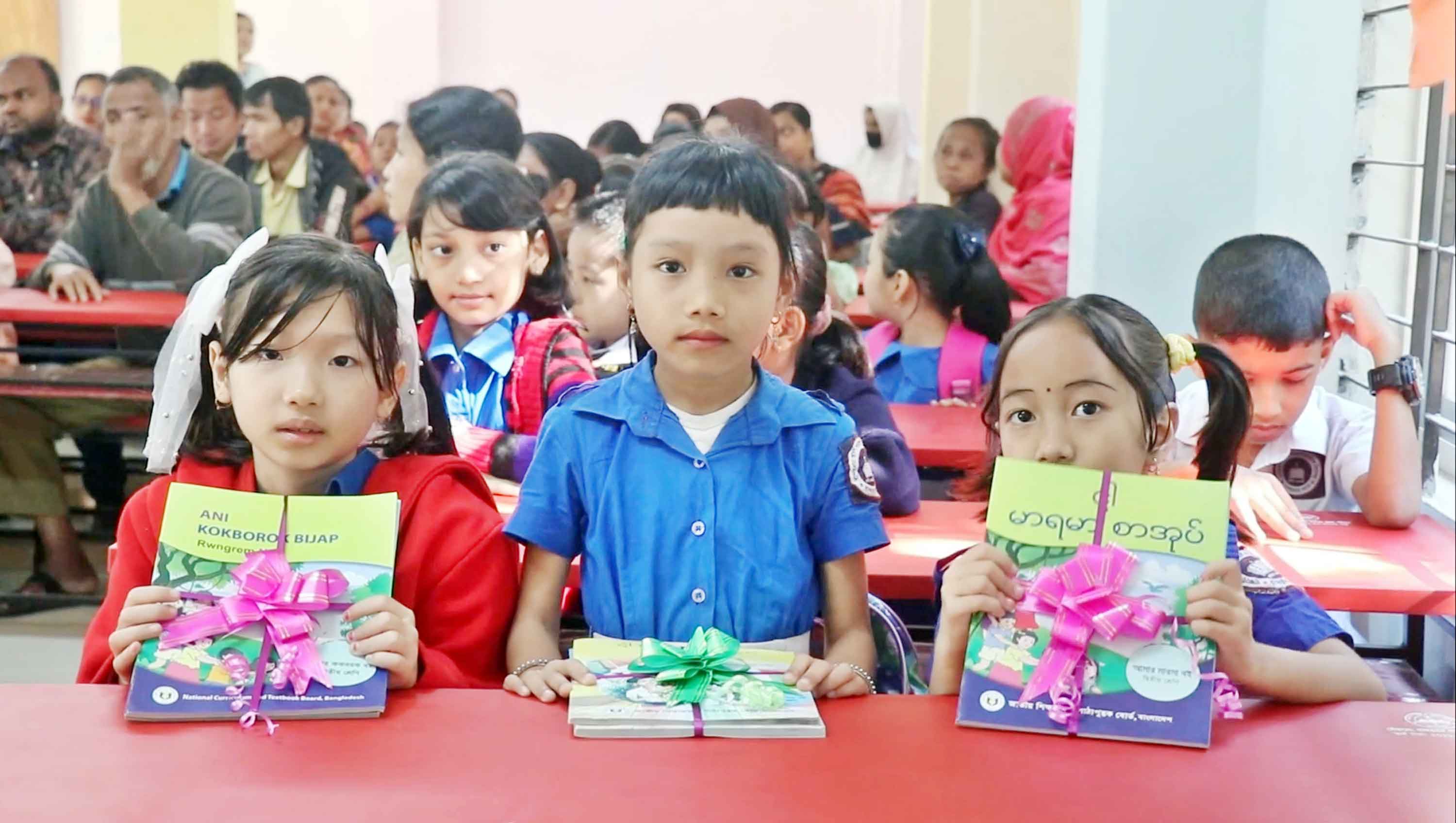পাহাড়ে ক্ষুদ্র নৃ-গোষ্ঠী শিশুদের মাতৃভাষায় পাঠদানে নেই সাফল্য