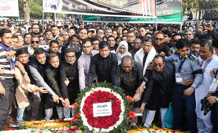 ভাষা শহীদদের প্রতি জাতীয় বিশ্ববিদ্যালয় উপাচার্যের শ্রদ্ধা নিবেদন