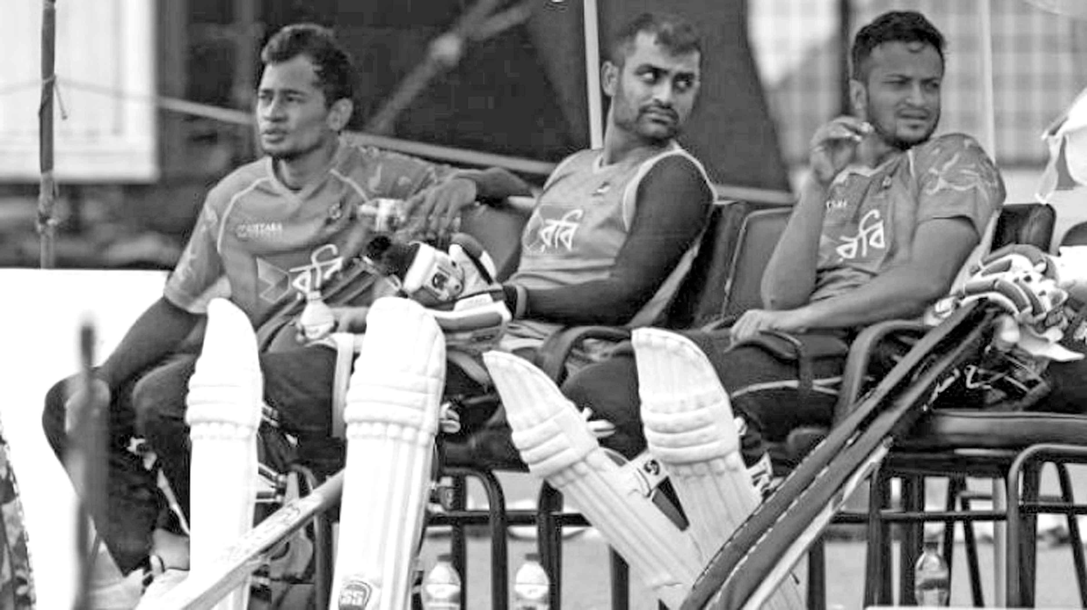ভাষাশহীদদের প্রতি সাকিব তামিম-মুশফিকদের শ্রদ্ধা