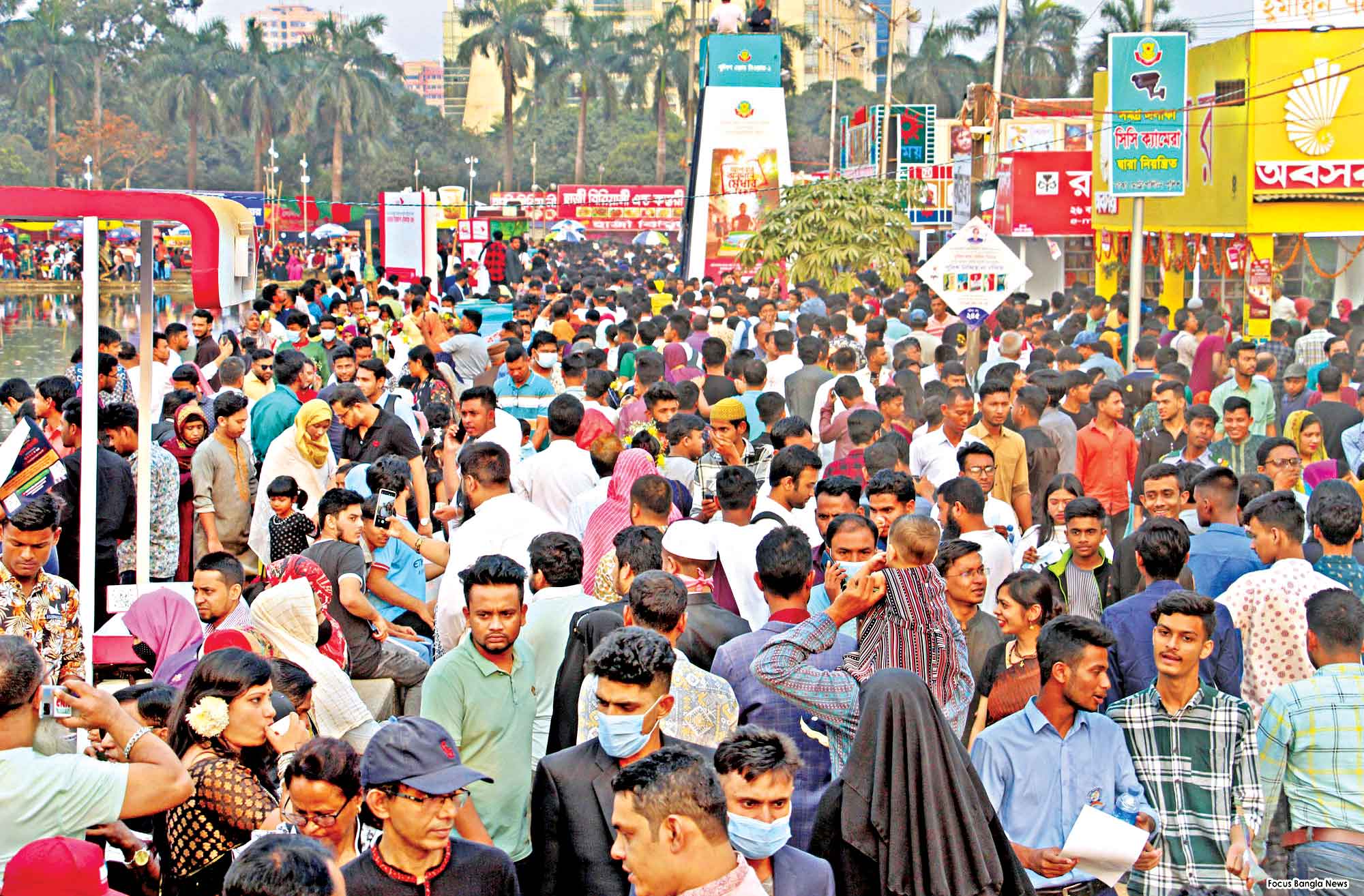 বইমেলায় জনস্রোত