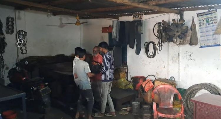 ঘাটাইলে ওয়ার্কশপ থেকে লাশ উদ্ধার