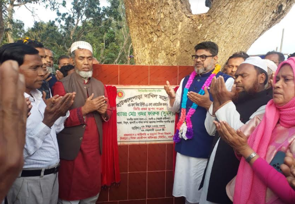 আত্রাইয়ে হাটকালুপাড়া দাখিল মাদ্রাসার ভবন উদ্বোধন 