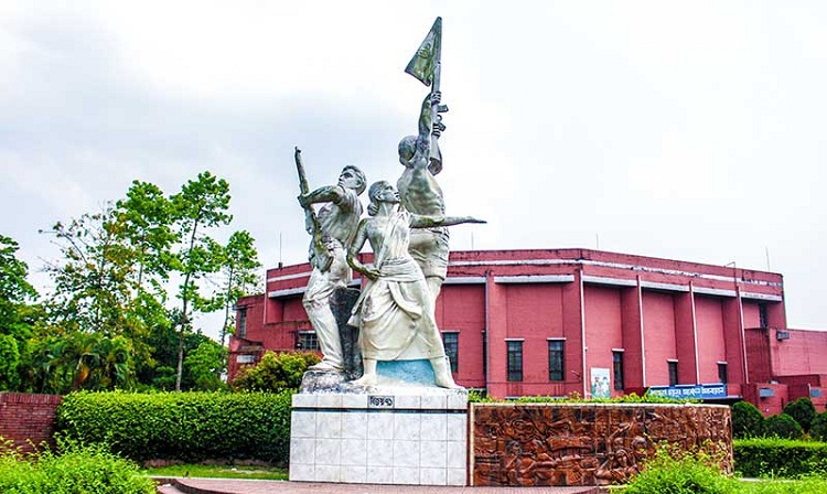 বাকৃবিতে নারী শিক্ষার্থীকে উত্ত্যক্ত করায় তিন বহিরাগতকে মারধর