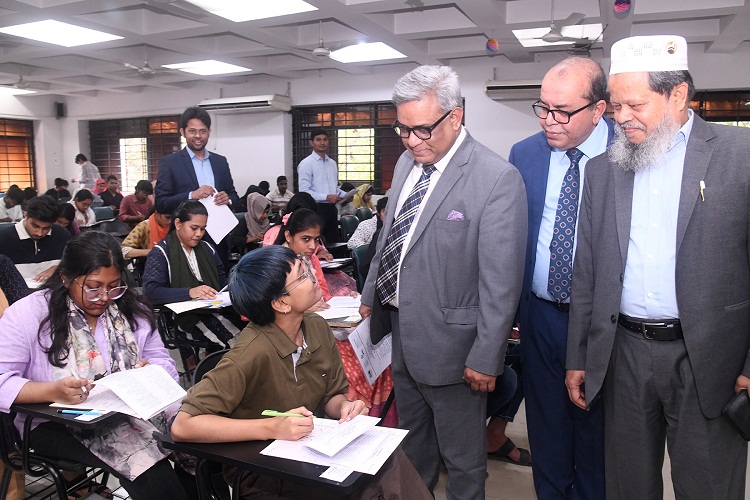 ঢাবির ‘কলা, আইন ও সামাজিক বিজ্ঞান’ ইউনিটের ভর্তি পরীক্ষা অনুষ্ঠিত 