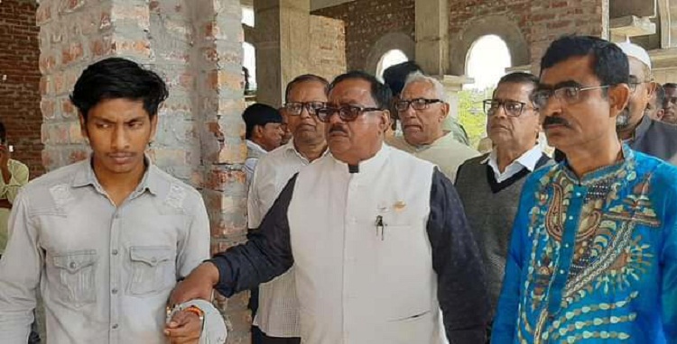 মান্দায় রঘুনাথ জিউ মন্দির পরিদর্শনে খাদ্যমন্ত্রী