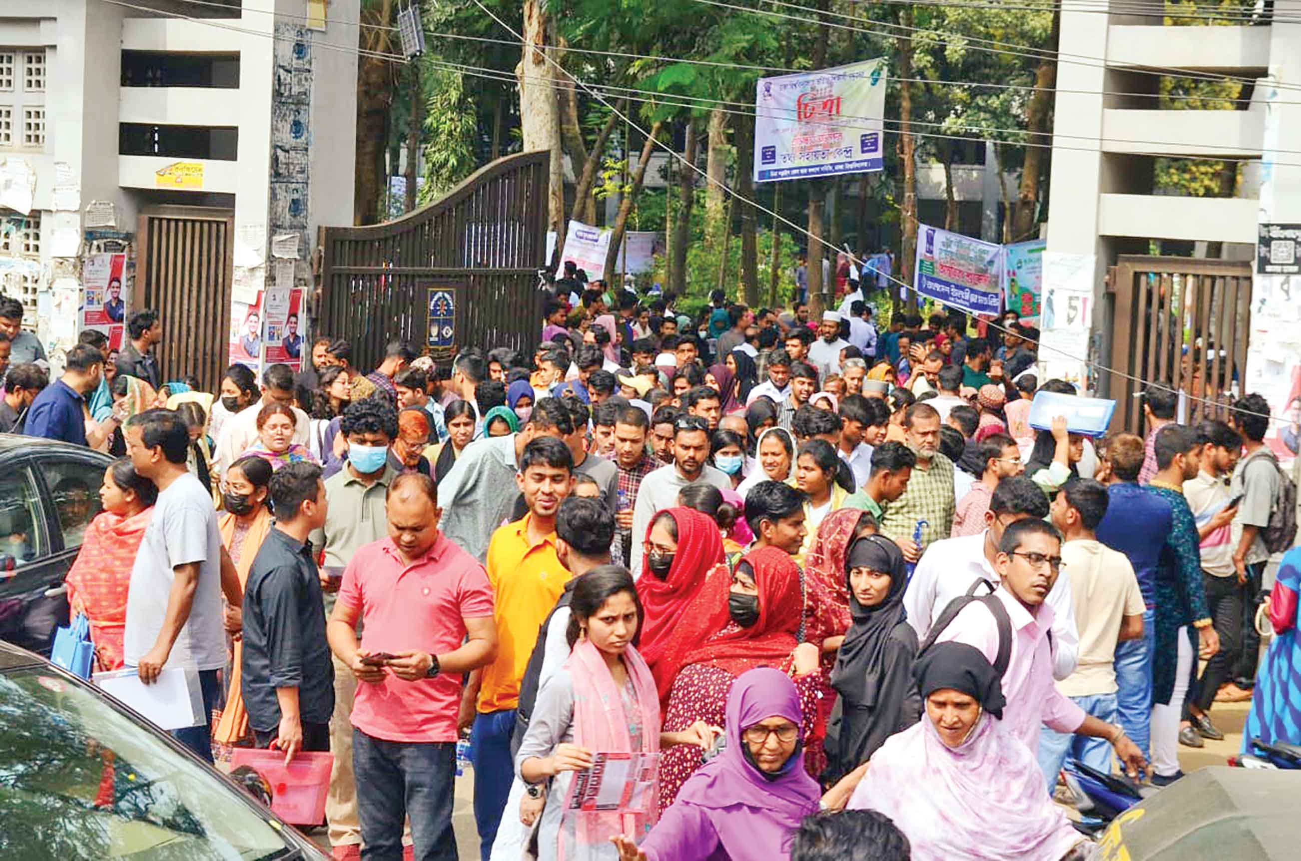 ঢাবির 'খ' ইউনিটের ভর্তি পরীক্ষা অনুষ্ঠিত