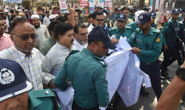 পুলিশি বাধায় ১২ দলীয় জোটের বিক্ষোভ মিছিল পণ্ড