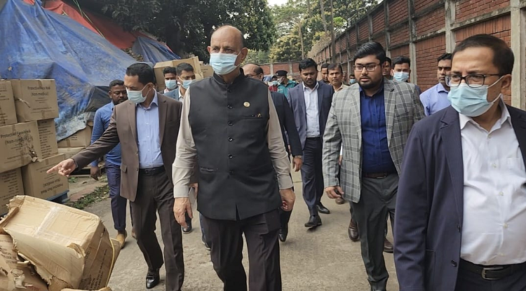 তেজগাঁও-এ সরকারি সিএমএসডি'তে ঝটিকা সফর স্বাস্থ্যমন্ত্রীর