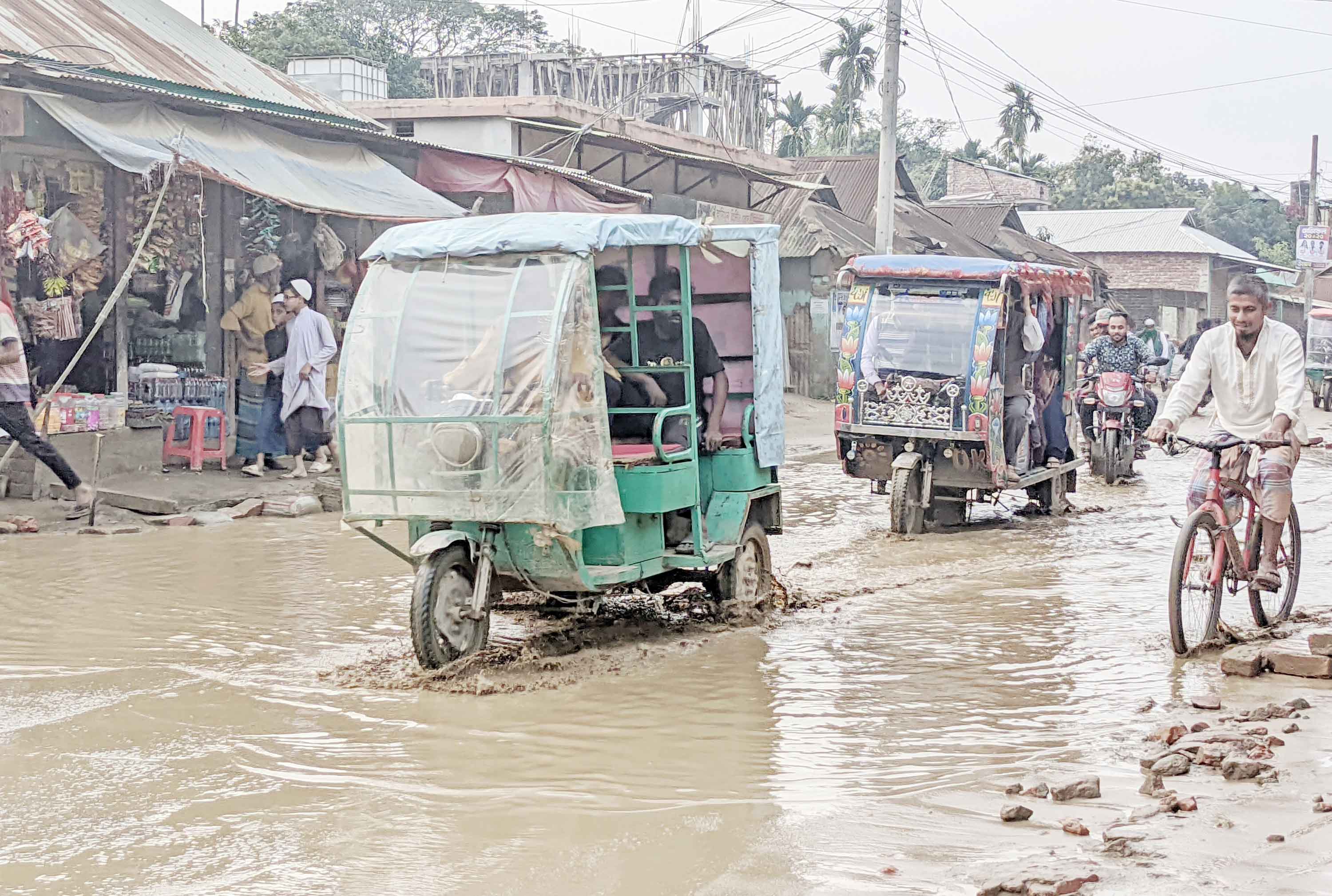 দুর্গাপুরে নিষ্কাশনের অভাবে সামান্য বৃষ্টিতেই ডুবছে এলাকা