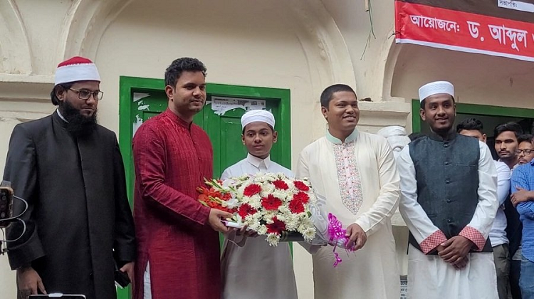 ছাত্রলীগ বিশ্বজয়ী হাফেজ বশিরকে সংবর্ধনা দিল
