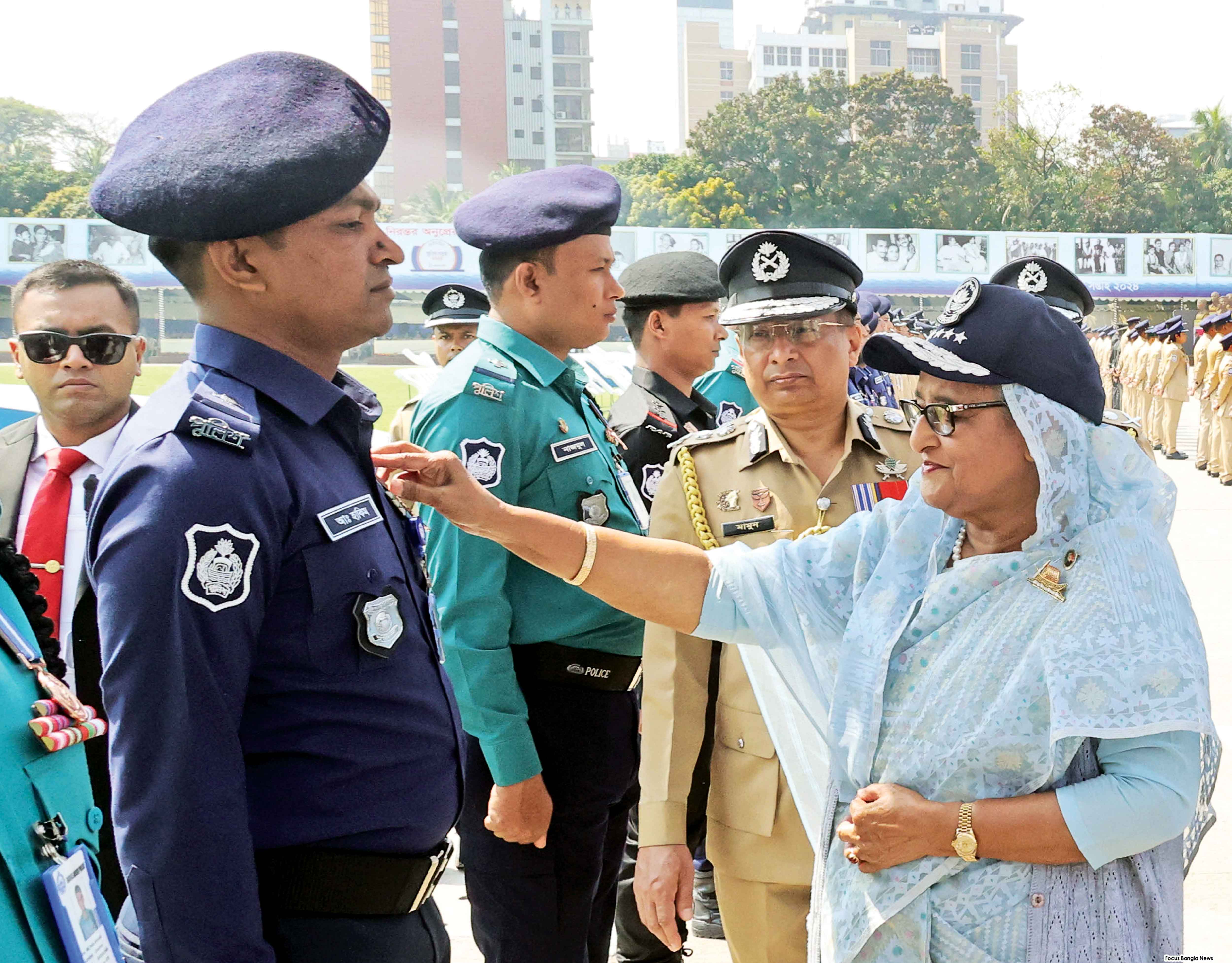 সন্ত্রাস ও দুর্নীতি দমনসহ জনগণের সেবা করুন
