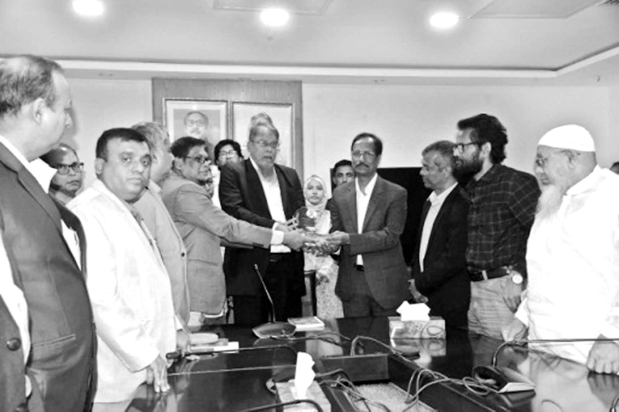 প্রকৌশলী খন্দকার মুঈনুর রহমানকে বিদায় সংবর্ধনা