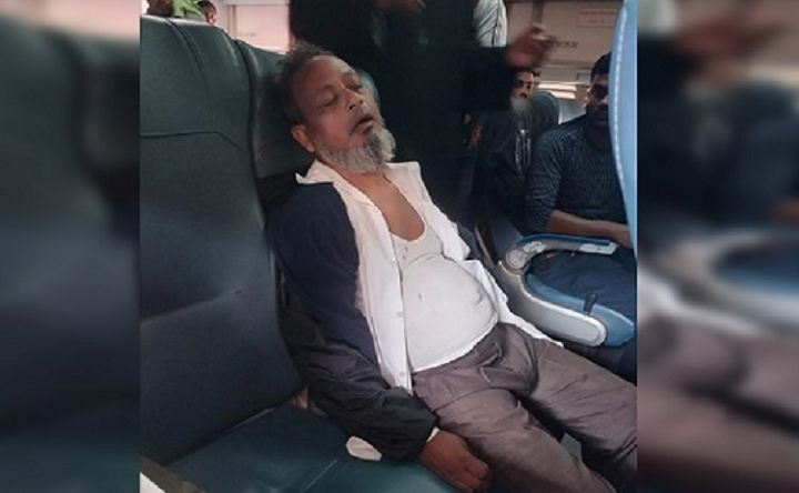 চলন্ত ট্রেনে হার্ট অ্যাটাক, মেয়ের সামনে বাবার মৃত্যু