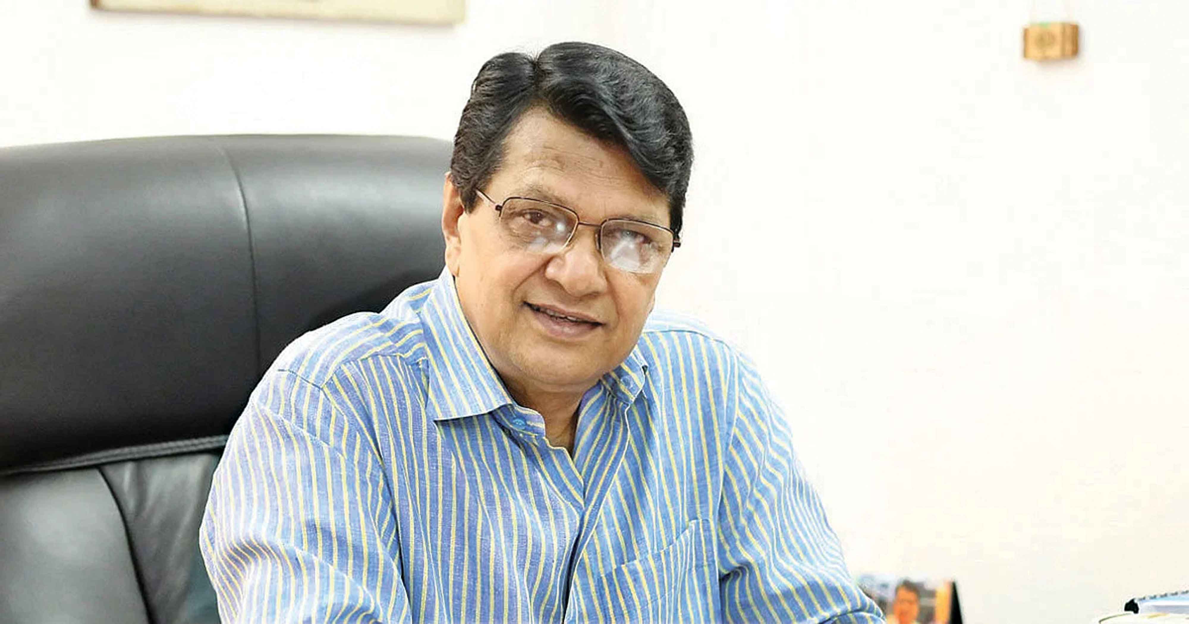 আরও বর্ণিল একুশের গৌরবে আলমগীর