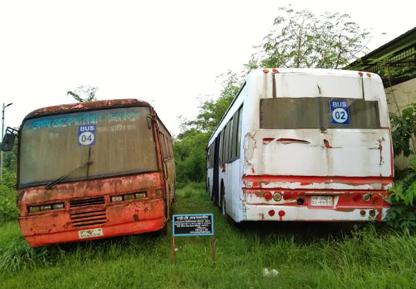 বেরোবির শিক্ষার্থী বাসের বেহাল দশা