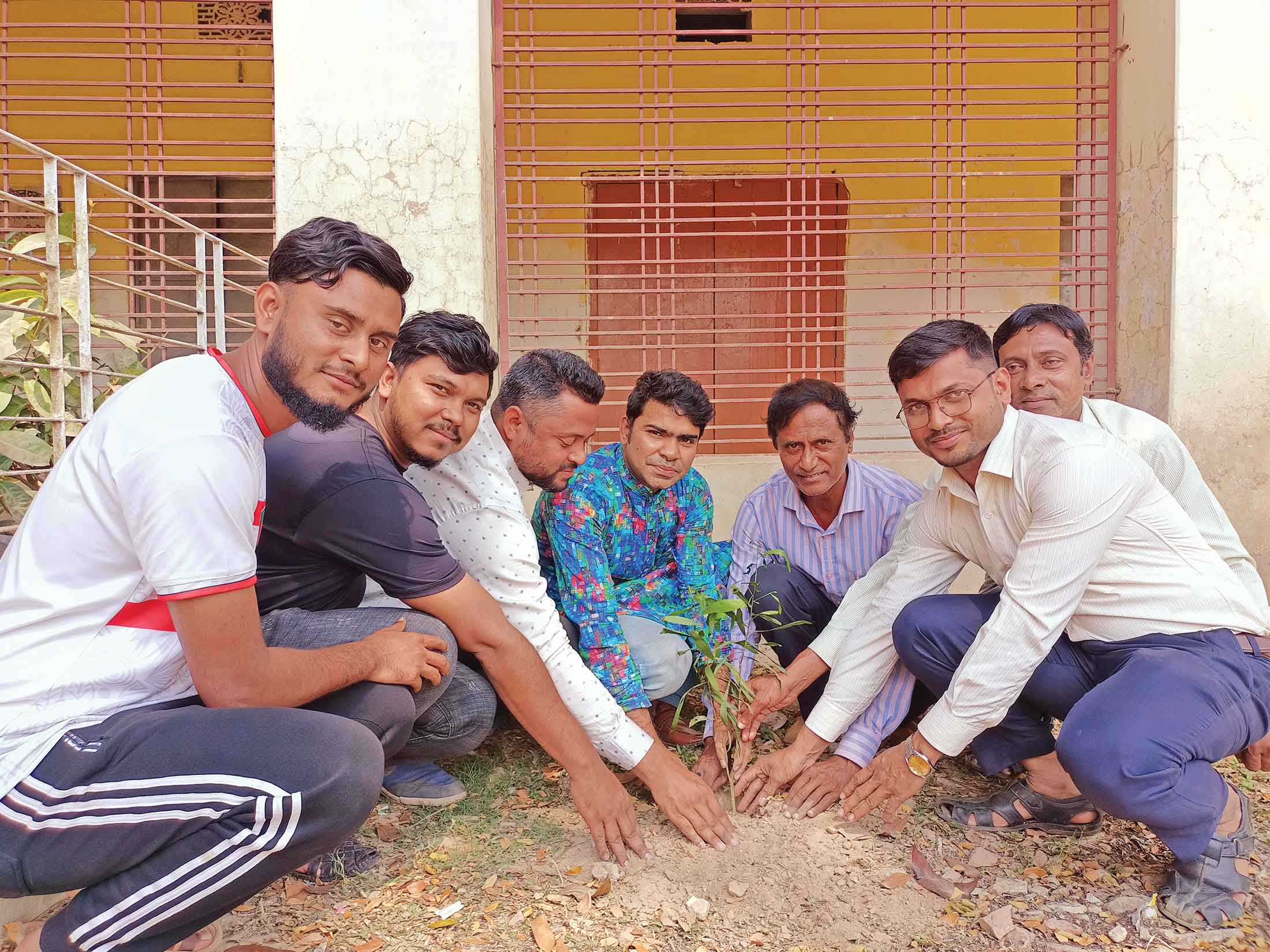 সাতকানিয়ায় আহ্বায়ক কমিটি গঠন ও গাছের চারা রোপণ